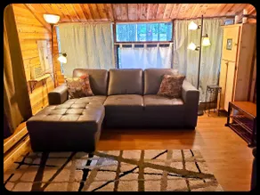 Nanook's Retreat- Cabina rustica per animali domestici e per bambini con AC, WiFi e gioco retrò! - Image 4
