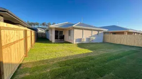 Near new 4Bed House master with ensuite and A/C - Image 4