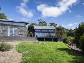 Unique Boutique Cottage with Ocean Views. - Image 4