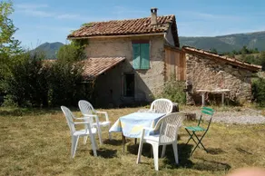 Old farm on a hill, quiet, panoramic view - Image 2
