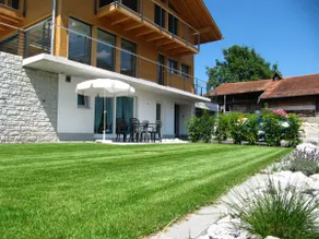 Bright apartment with beautiful mountain view - Image 2