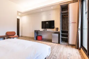 Classic double room, in front of Hualien Station - Image 3