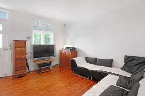 Super Cute Cottage in Sydney Harbour Suburb - Image 3