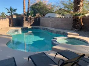Relaxing Retreat - 5 miles from strip! - Image 3