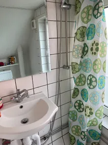 Own apartment in small property with 2 leases - Image 5