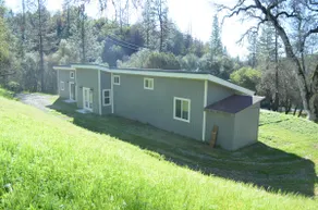 The Creek House Near Yosemite - Image 3