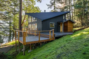 Sunrise Waterfront Retreat w/Hot Tub, Beach Access - Image 4