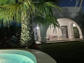 Private house with pool and garden, not overlooked - Image 5