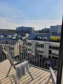 Modern 2 bed en-suite with free parking - Image 2