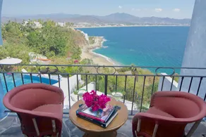 Fully staffed oceanfront Villa in gated community - Image 5