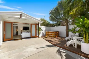 Half Moon Cottage @ Belongil/Byron Beach - Image 2