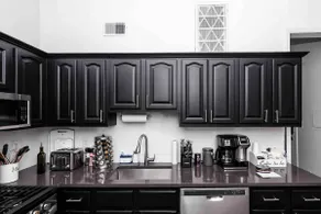 Gorgeous, 2 Bedroom walking distance to GWB! - Image 4