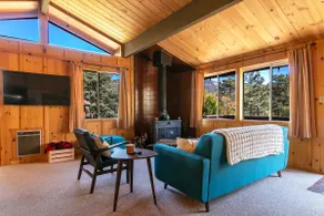 RACC00N Rock Charming Hot Tub Cabin - Image 4