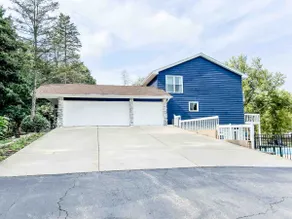 Newly Remodeled in Pistakee Bay on the Chain O' Lakes - Image 4