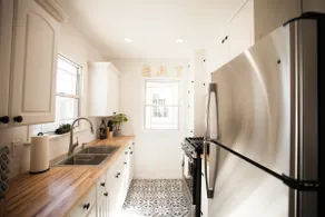 Central Chic Cal Heights Guesthouse + Private Yard - Image 5