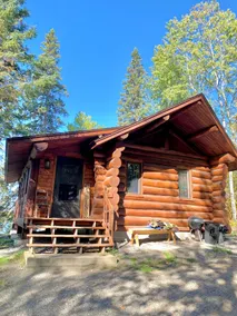 Classic log cabin on amazing lake - Image 3