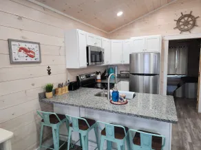 Harbor View Cottage Unit A 2 bedroom downtown - Image 3
