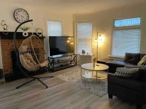 Spacious 3 BR near everything - Image 4