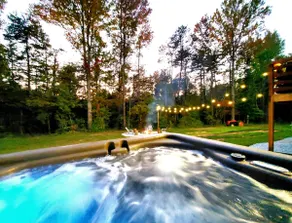 Three Bears Cabin - Unique Four Bedroom Luxury Cabin with Hot Tub! - Image 3