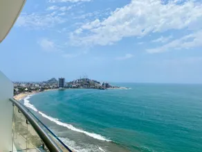 Gorgeous and modern apartment with ocean view - Image 4