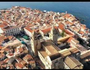 Near the sea, in the center of Cefalù - Image 4