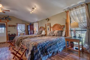 Freeman Farm “Love Shack” Bunkhouse for 5 or 1. - Image 5