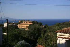 House with spectacular sea views in the historic centre of Begur - Image 3
