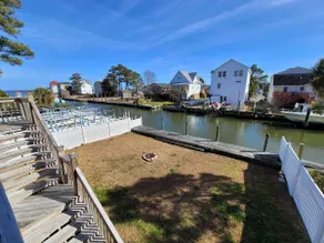 Canal front 3 Bedroom with Boat Dock - Image 4