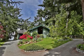 Tidecrest: High-Bluff Hideaway & Beach-Front Cabin - Image 2