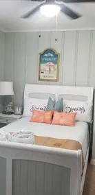 Downtown room near the beach. - Image 4