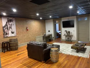 NEW “Bourbon on the Square” Downtown Rustic Loft - Image 2
