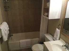 Arlington Heights Guest House Cottage - Image 3