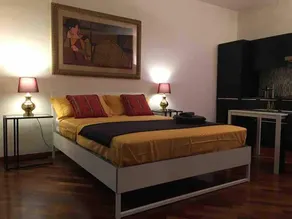 Cozy home with private parking - Image 3