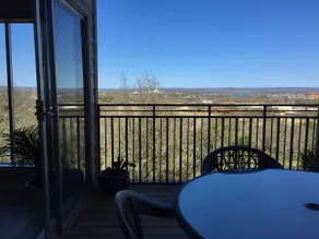 Juwel der HSB: 3 Zentimeter Hill Country Escape mit Blick auf den See! - Image 3