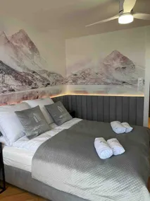 Stylish city apartment with wide views & top location - Image 5