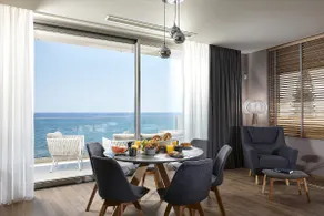 Seafront Apt Studio with Seaview, infinity pool, beachfront - Image 5