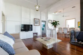 Original Gold Coast family home, pet friendly WiFi - Image 2