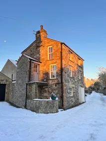 Sleeps 4 to 6 in 2 / 3 bedrooms, 2 showers, 1 car - Image 5