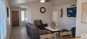 Quiet Peoria 2 Car Garage Fast Internet Smart TVs - Image 5