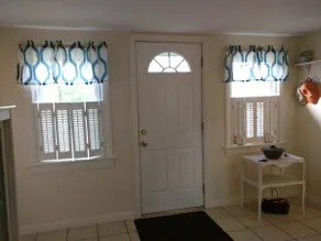 Narragansett Pier, walk to beach, 1 mile, sleeps 8 - Image 5