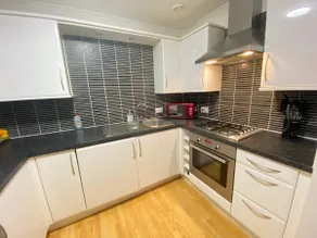 Lovely Paisley Central Location - 2 bedroom apartment. Sleeps 4 Adults - Image 4