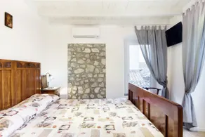 Fully-equipped and Modern Three-room Apartment Overlooking the Lake - Image 3