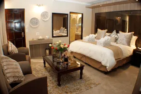 The Royal Suite - Second Floor Amazing Views - Image 5
