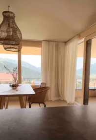 Baboon suite with hot tub and sauna - Image 4