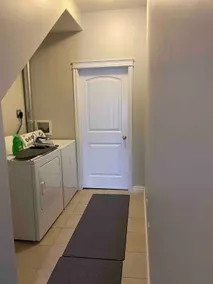 Warm & Cozy 3 LRG bd -3.5 ensuite & garage! - Image 3