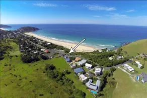 Sand on Blueys Beach - Dogs welcomed! 3 Bedrooms - Image 2