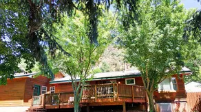 The Bennett Haus - Large Home Close to Downtown - Image 2