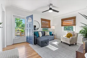 Charming 2-bedroom, 1-bath bungalow near downtown - Image 4