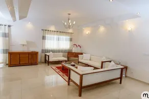 Luxurious Duplex 300m2 with equipped kitchen - Image 4