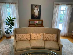 Elegant, Spacious, Renovated, Sunny Apartment! - Image 5